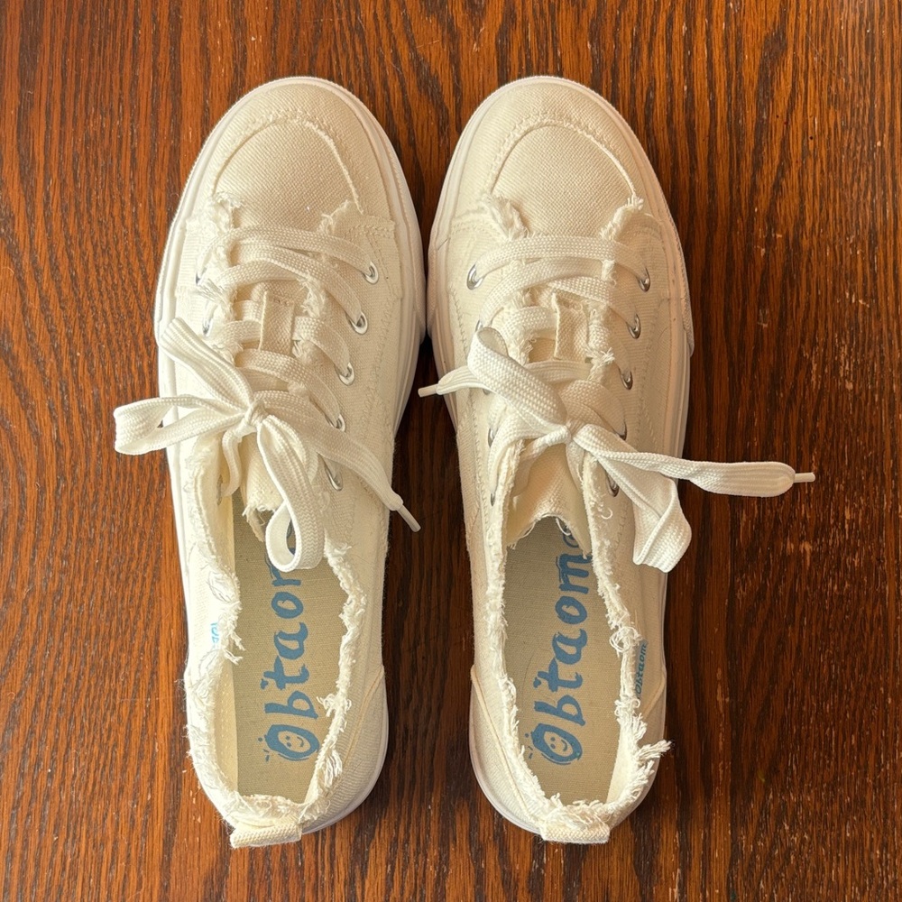 Obtaom White Platform Canvas Frayed Lace-Up Sneakers